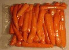 Очищенная и упакованная морковь - фото
