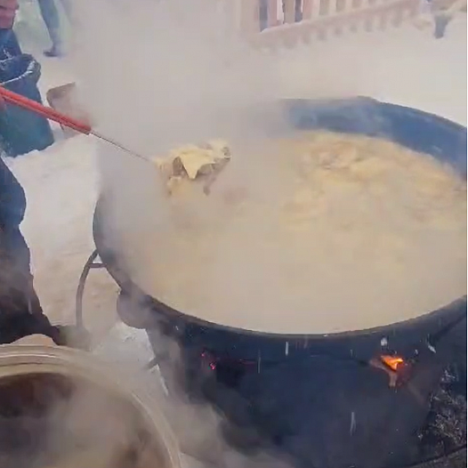 На международной выставке-форуме Россия уфимские повара приготовили огромный казан Бишбармака